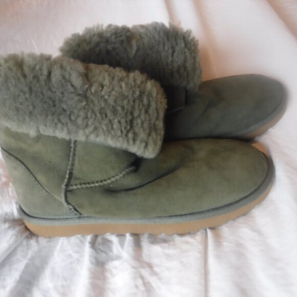 Green Ugg Winter boots Womens Size 6 Pre OWned - Picture 8 of 10